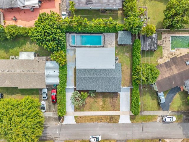 10330 SW 51st St, Miami, FL 33165