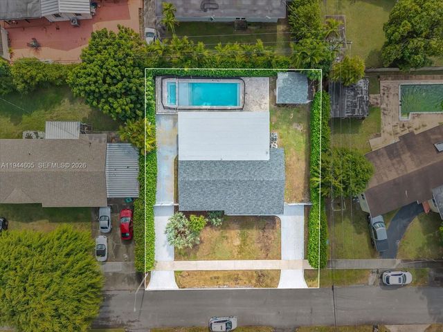 10330 SW 51st St, Miami, FL 33165