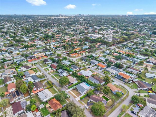 10330 SW 51st St, Miami, FL 33165