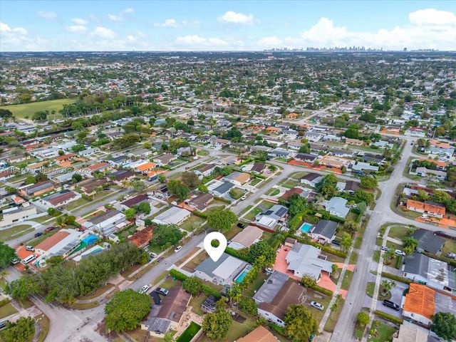 10330 SW 51st St, Miami, FL 33165