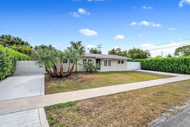 10330 SW 51st St, Miami, FL 33165