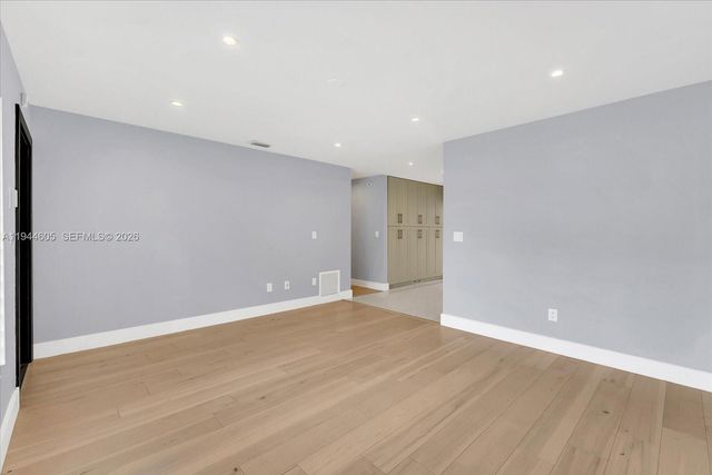 10330 SW 51st St, Miami, FL 33165