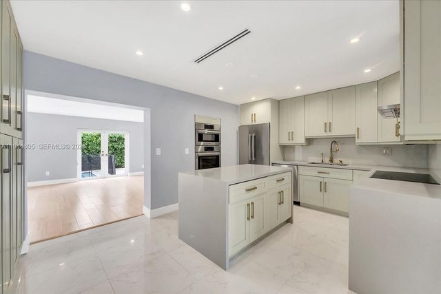 10330 SW 51st St, Miami, FL 33165