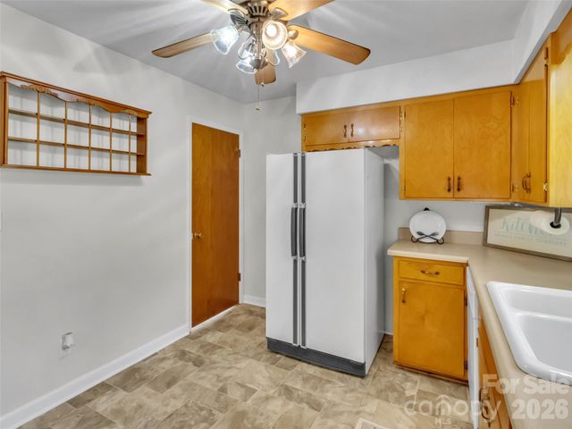 250 Reeves Cove Road, Candler, NC 28715