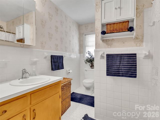 250 Reeves Cove Road, Candler, NC 28715