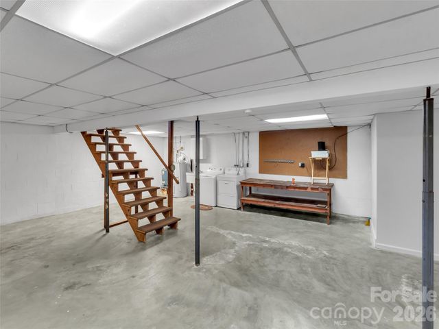250 Reeves Cove Road, Candler, NC 28715