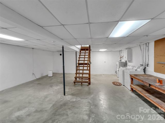 250 Reeves Cove Road, Candler, NC 28715