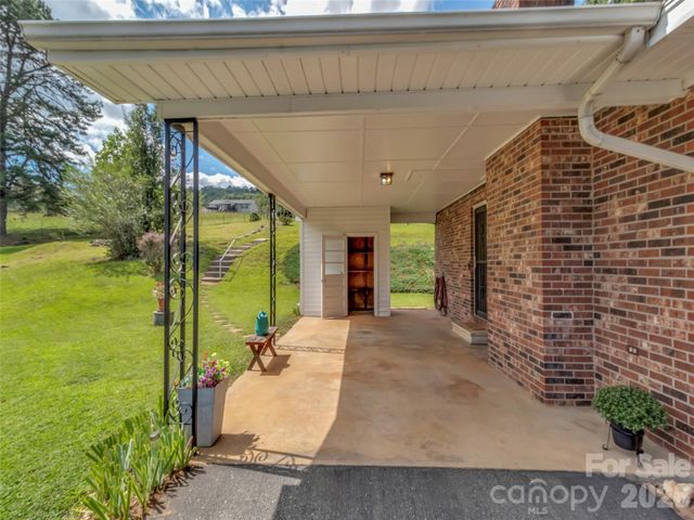 250 Reeves Cove Road, Candler, NC 28715