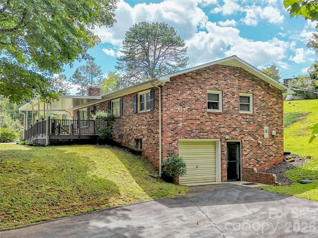 250 Reeves Cove Road, Candler, NC 28715