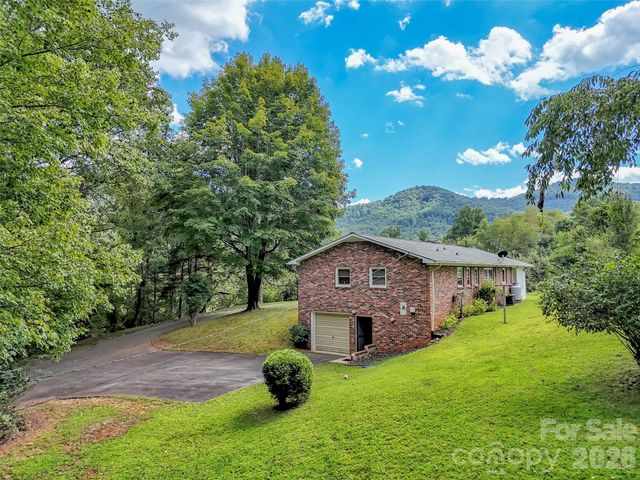 250 Reeves Cove Road, Candler, NC 28715