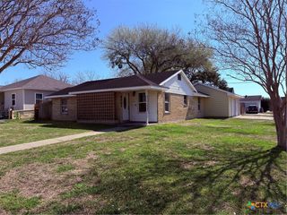 3001 E Mistletoe Avenue, Victoria, TX 77901