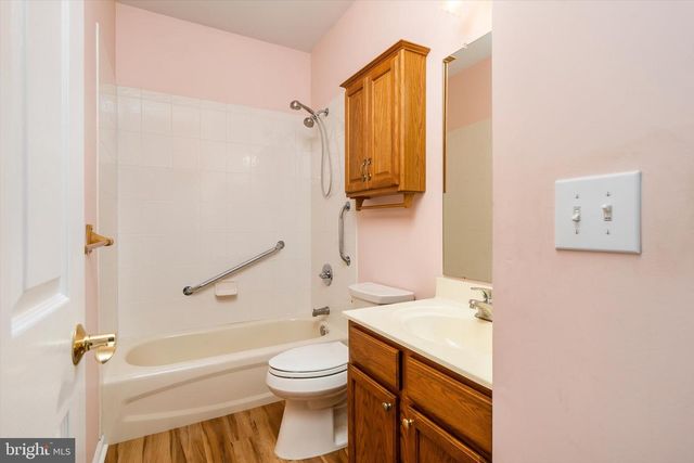 101 MEADOWLARK DR, Hamilton, NJ 08690