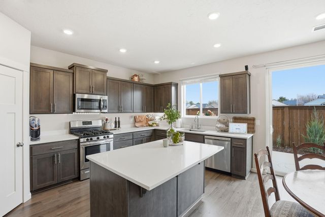 4015 SW Quartz Place, Redmond, OR 97756