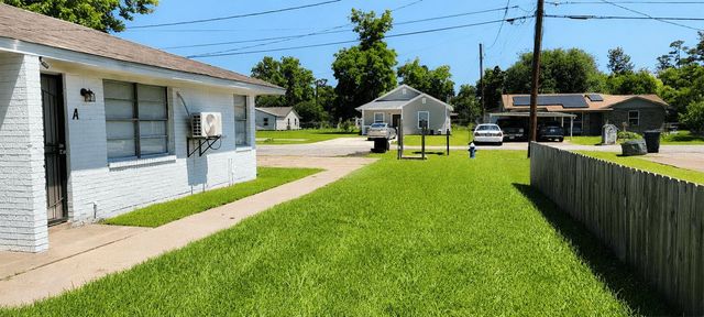 7818 Oak Knoll Lane Lane A, Houston, TX 77028