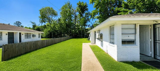 7818 Oak Knoll Lane Lane A, Houston, TX 77028