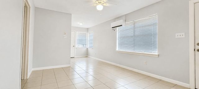 7818 Oak Knoll Lane Lane A, Houston, TX 77028