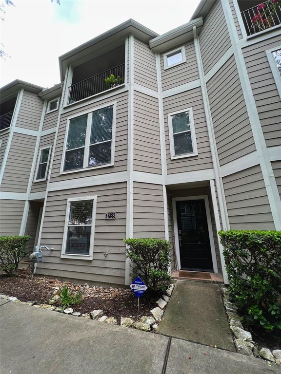 1728 Bevis Street, Houston, TX 77008
