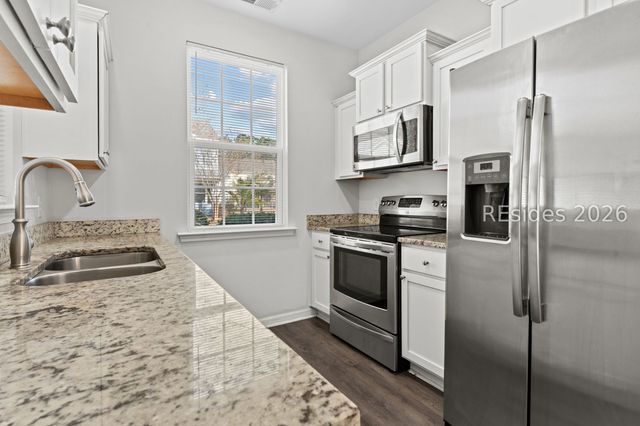 8 Buckhorn St, Bluffton, SC 29910