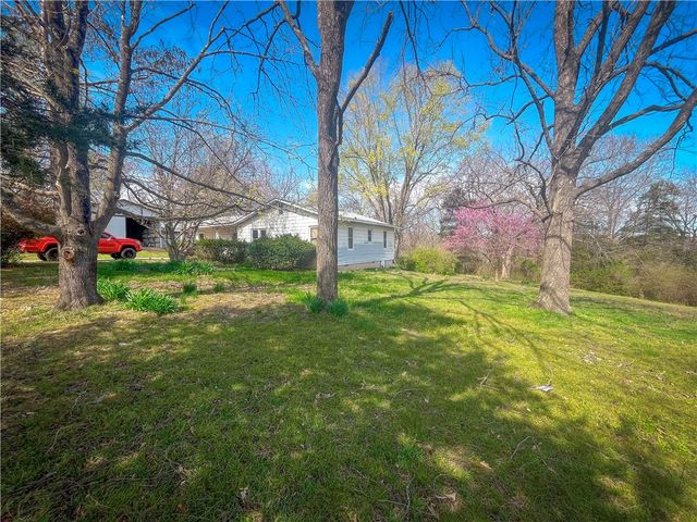 3233 Blue Hill Road, Rogers, AR 72758