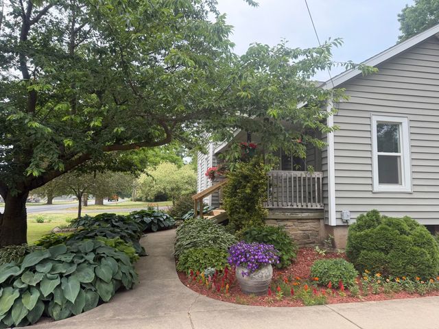 283 East Avenue, Napoleon, MI 49261