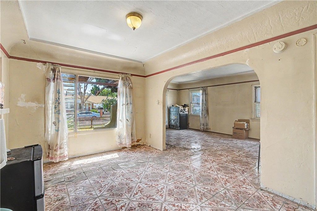 Image 3 of property listing at 10313 Virginia, South Gate, CA 90280