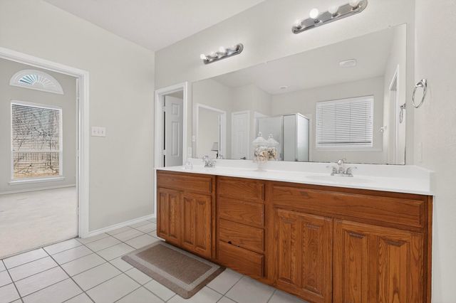 5828 Ivy Glen Drive, Grand Prairie, TX 75052