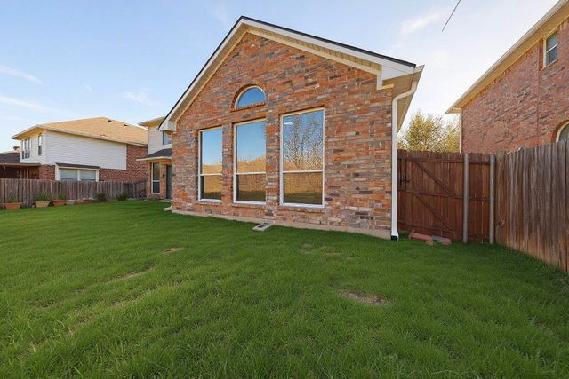 5828 Ivy Glen Drive, Grand Prairie, TX 75052