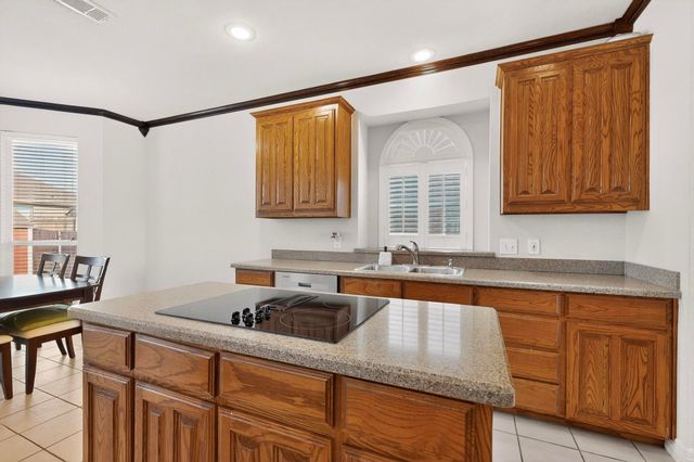 5828 Ivy Glen Drive, Grand Prairie, TX 75052