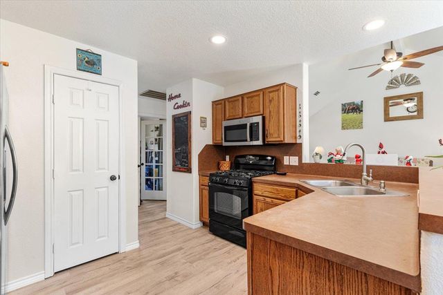 110 Sky Ranch RD, Smithville, TX 78957