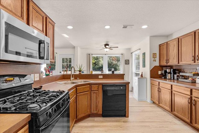 110 Sky Ranch RD, Smithville, TX 78957