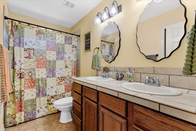 110 Sky Ranch RD, Smithville, TX 78957