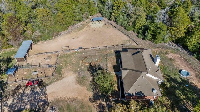 110 Sky Ranch RD, Smithville, TX 78957