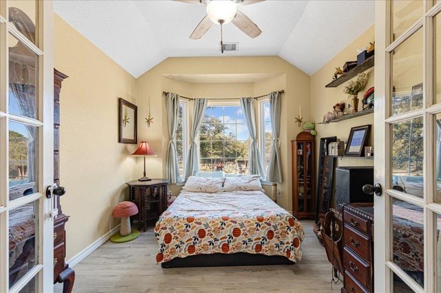 110 Sky Ranch RD, Smithville, TX 78957