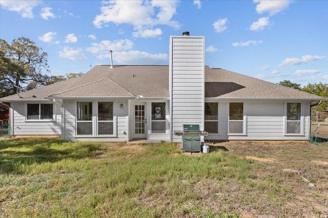 110 Sky Ranch RD, Smithville, TX 78957