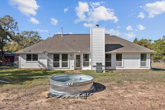 110 Sky Ranch RD, Smithville, TX 78957