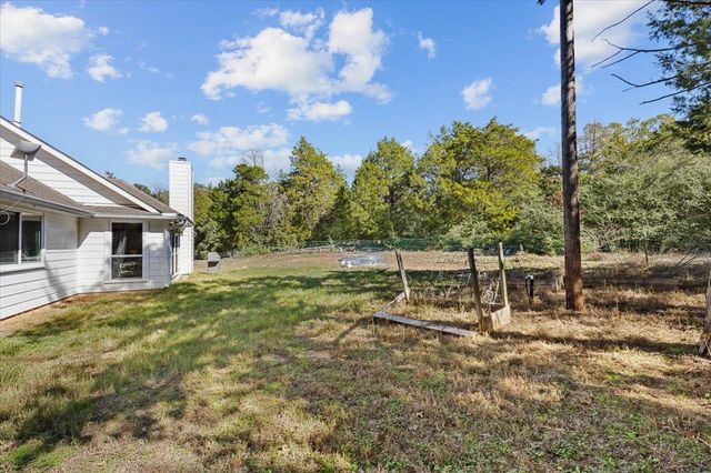 110 Sky Ranch RD, Smithville, TX 78957