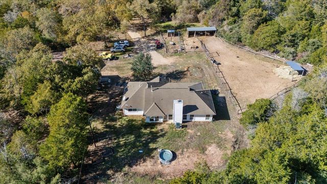 110 Sky Ranch RD, Smithville, TX 78957