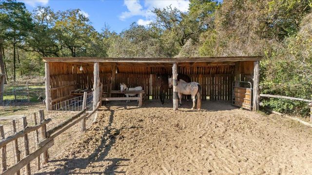 110 Sky Ranch RD, Smithville, TX 78957