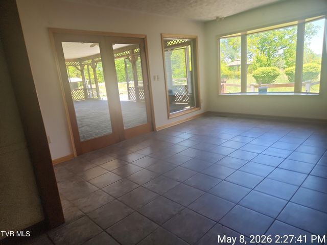 7523 Dc Caney Ridge Road, Coeburn, VA 24230
