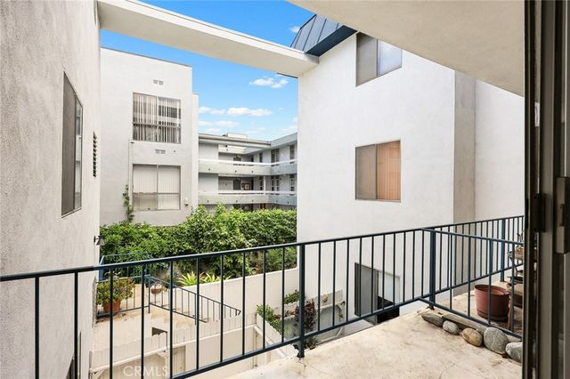 400 S La Fayette Park 213, Los Angeles, CA 90057