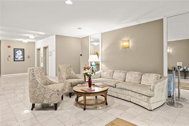 400 S La Fayette Park 213, Los Angeles, CA 90057