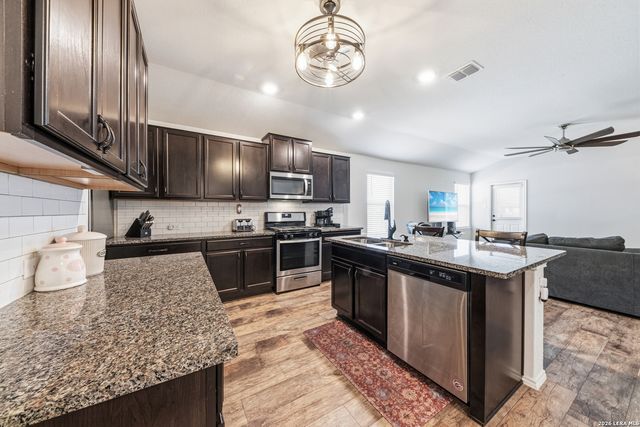 6203 Tadpole Bluff, Converse, TX 78109