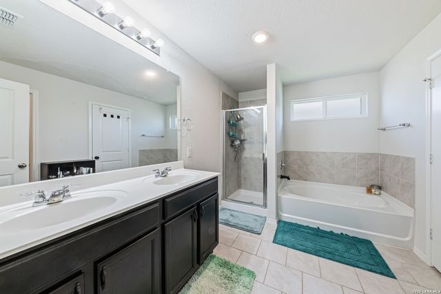 6203 Tadpole Bluff, Converse, TX 78109