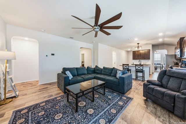 6203 Tadpole Bluff, Converse, TX 78109