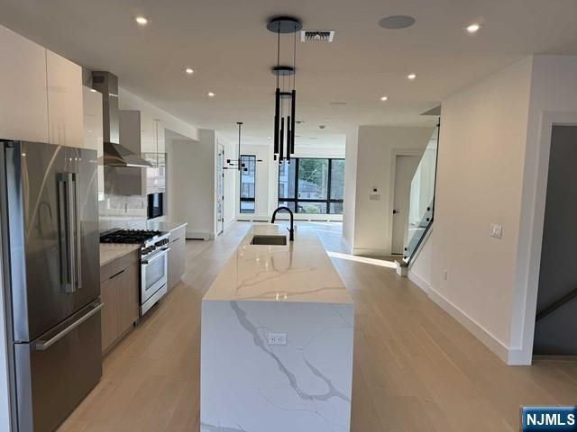 207 4th Street B, Palisades Park, NJ 07650