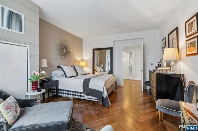 9 Ave At Port Imperial 1007, West New York, NJ 07093