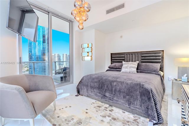 851 NE 1st Avenue 1802, Miami, FL 33132