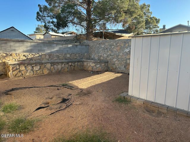 824 Destello Rd B Road, El Paso, TX 79907