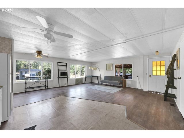 31145 KENADY Ln, Cottage Grove, OR 97424