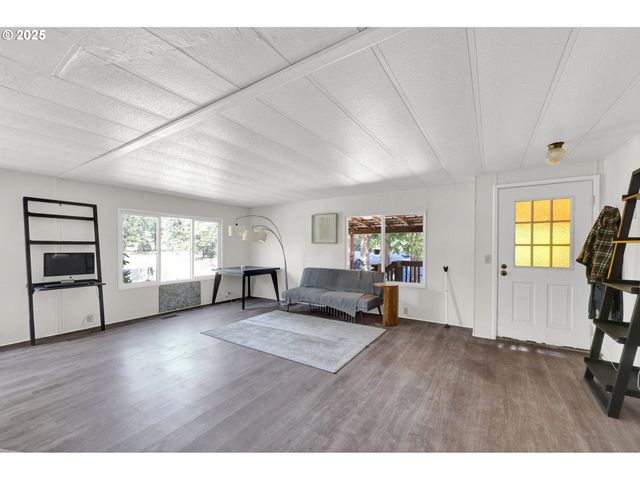 31145 KENADY Ln, Cottage Grove, OR 97424